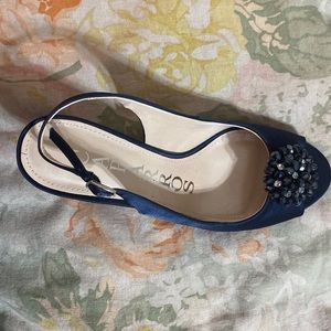 Caparros size 7.5 elegant navy kitten heels